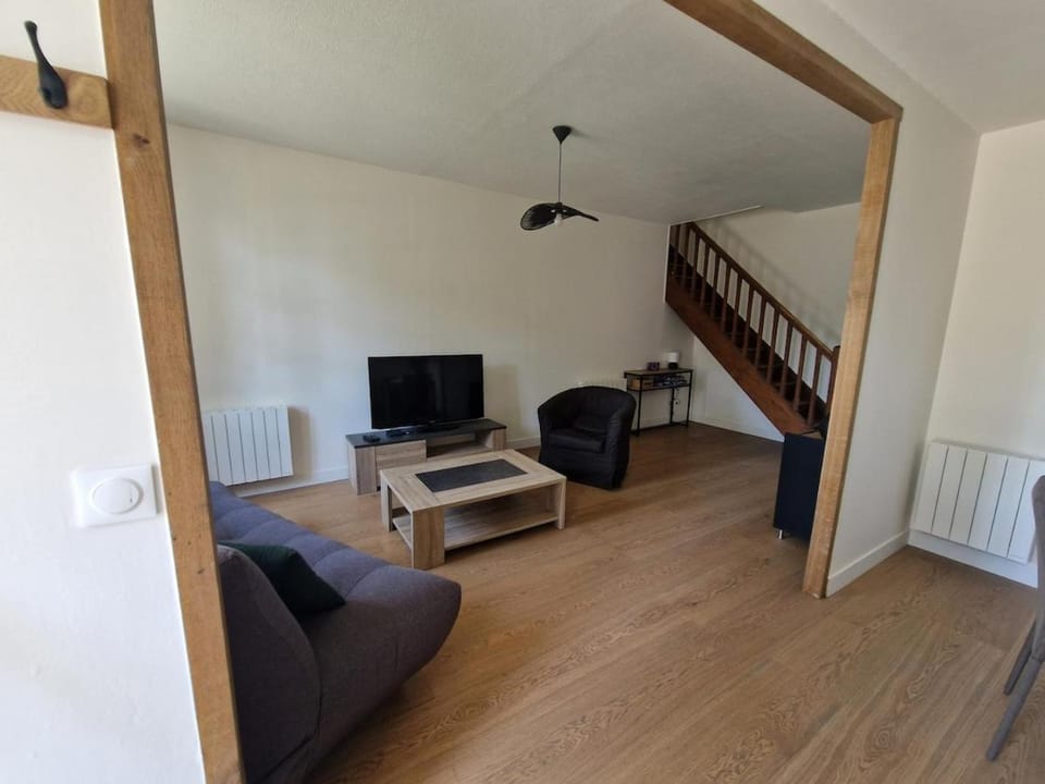 TV and multimedia, Living room, children, young children, Family