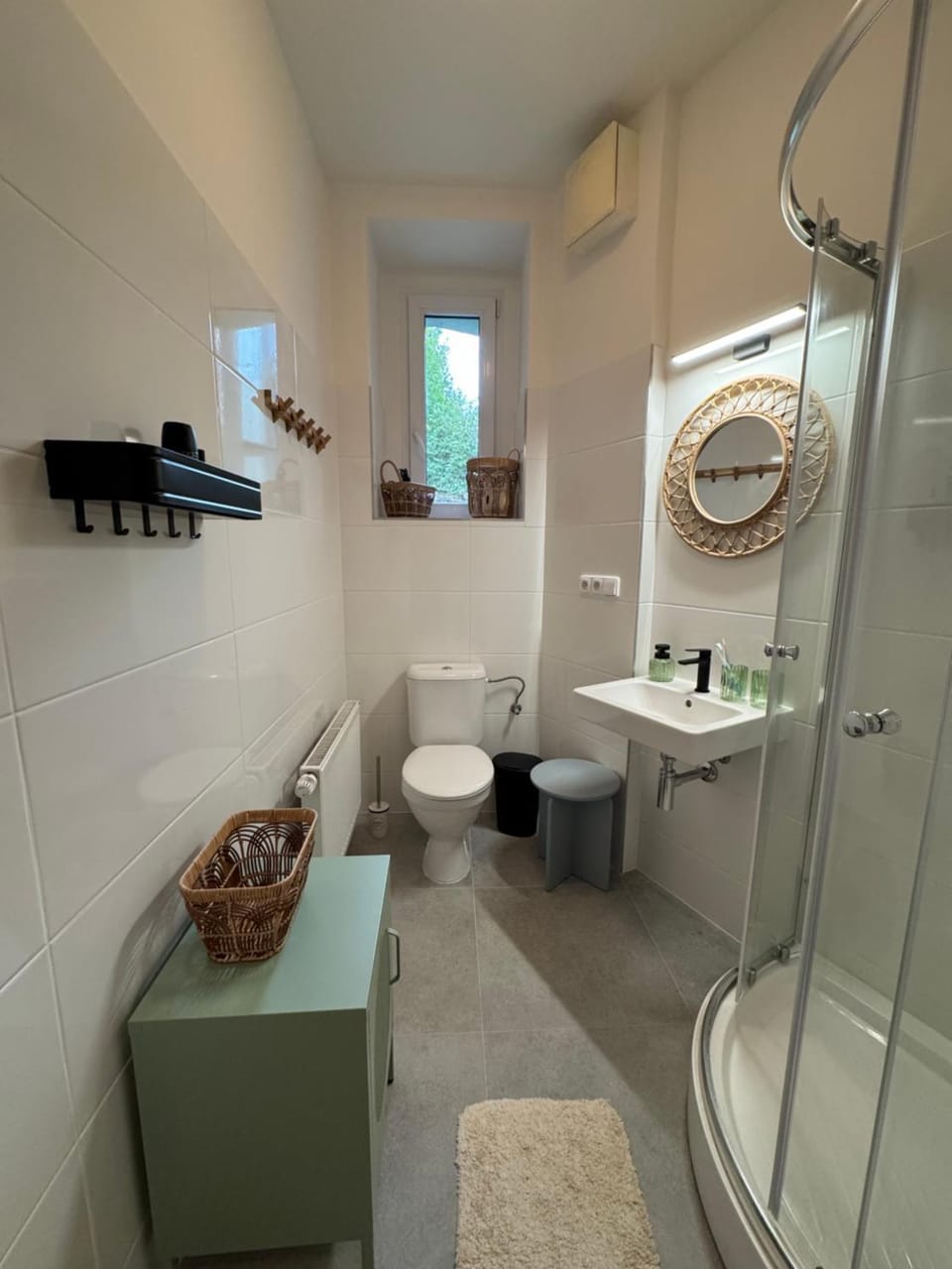 Shower, Toilet, Bathroom, towels