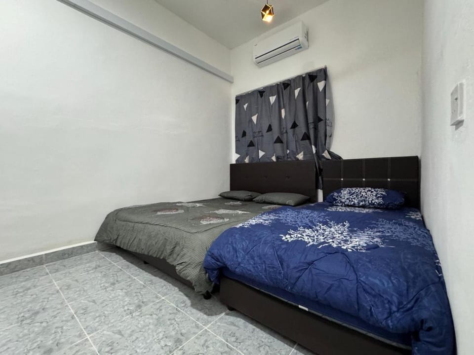 Bed, Photo of the whole room, Bedroom, air conditioner