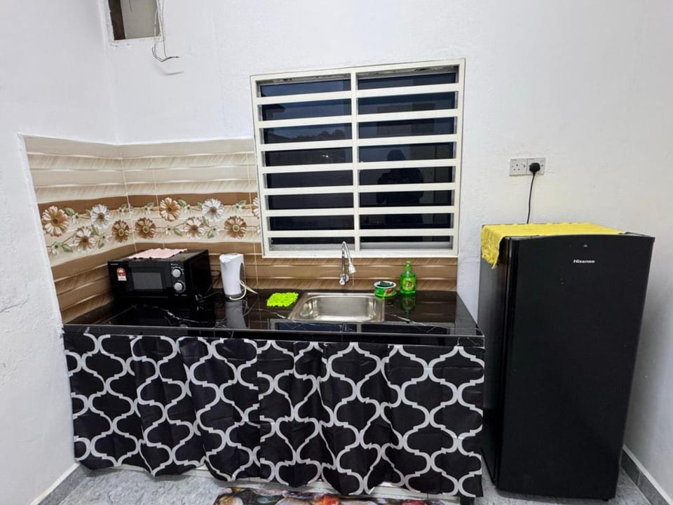 Kitchen or kitchenette, Kitchen or kitchenette, oven