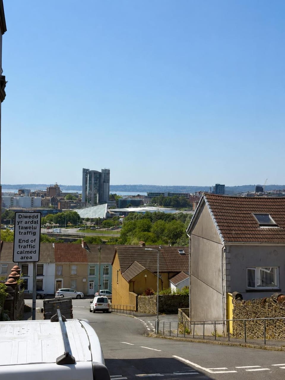 Neighbourhood, Sea view, Location