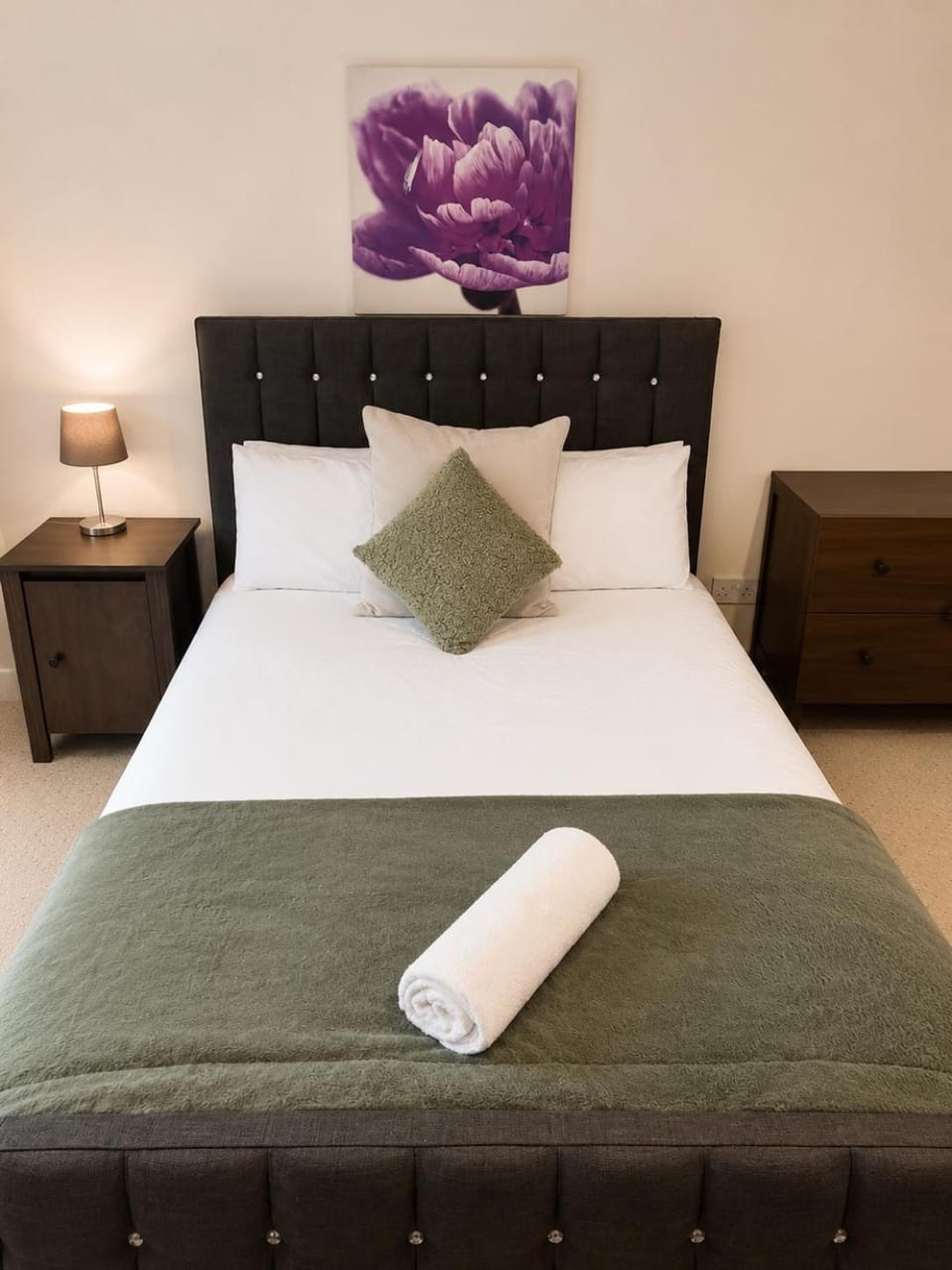 Bed, Bedroom, towels