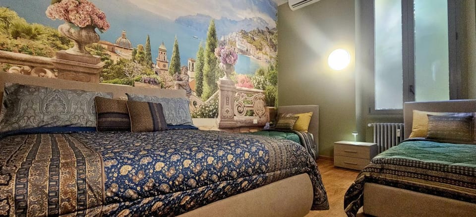 Bed, TV and multimedia, Photo of the whole room, Decorative detail, Bedroom, air conditioner