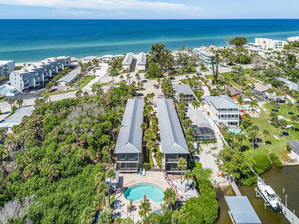Unwind with Beach Bliss & Sunset Magic - Sunburst 113 House in Manasota Key