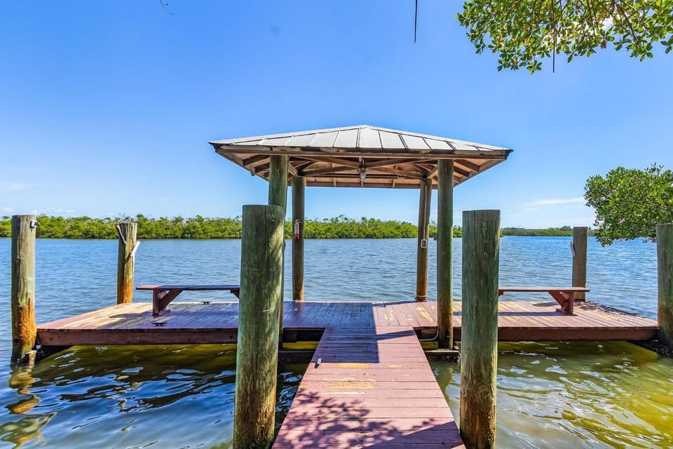 Unwind with Beach Bliss & Sunset Magic - Sunburst 113 House in Manasota Key