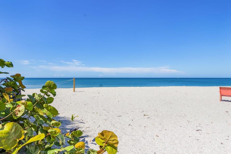 Unwind with Beach Bliss & Sunset Magic - Sunburst 113 House in Manasota Key