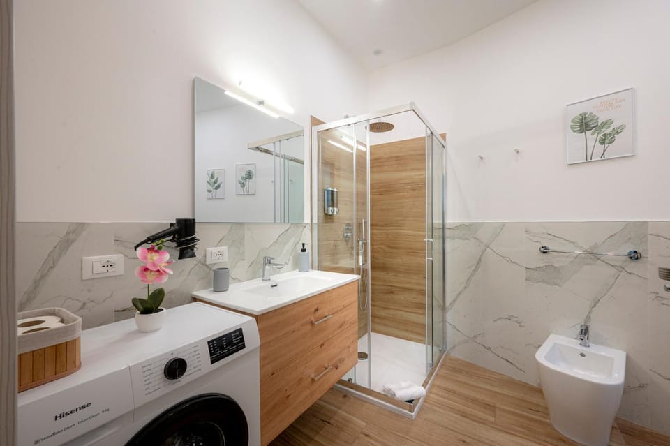 Shower, Bathroom, bidet, towels, washing machine