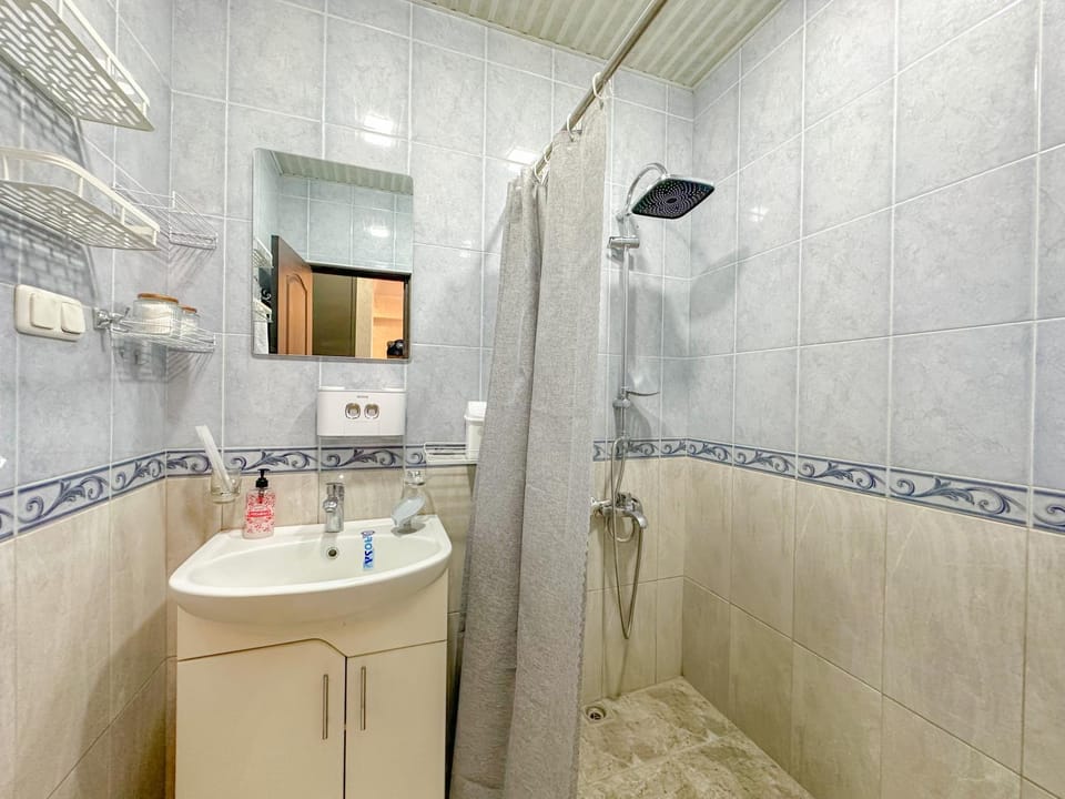 Shower, Bathroom, towels