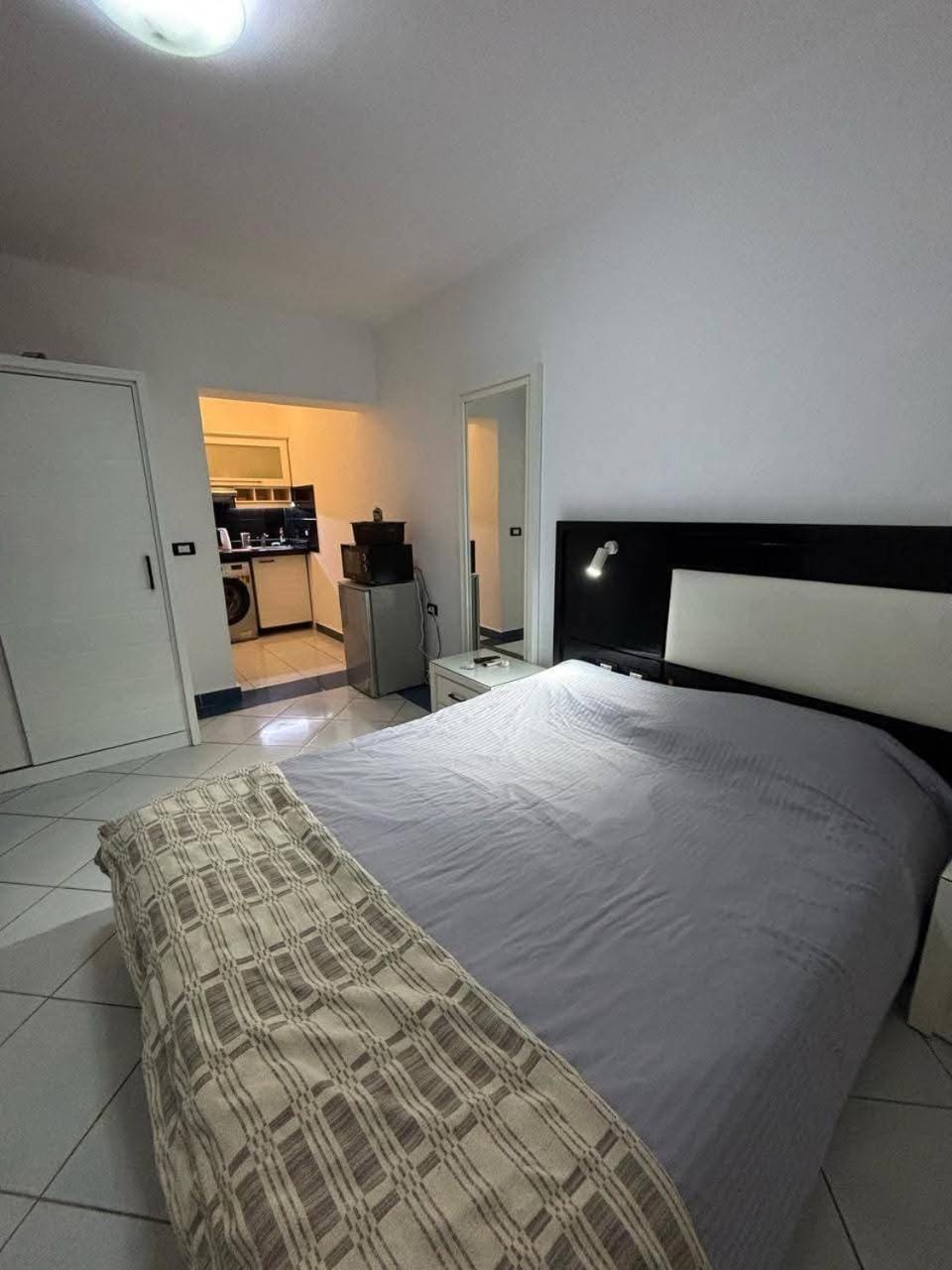 Bed, Kitchen or kitchenette, Photo of the whole room, Bedroom, minibar, wardrobe