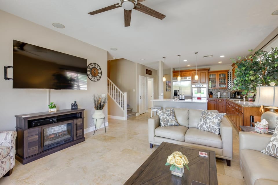 Private Pool & Fairway View: Phoenix Golf Retreat! House in Phoenix