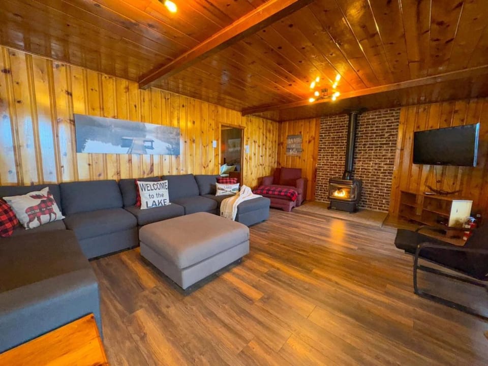 Le Héron - Nominingue Waterfront House in Ontario