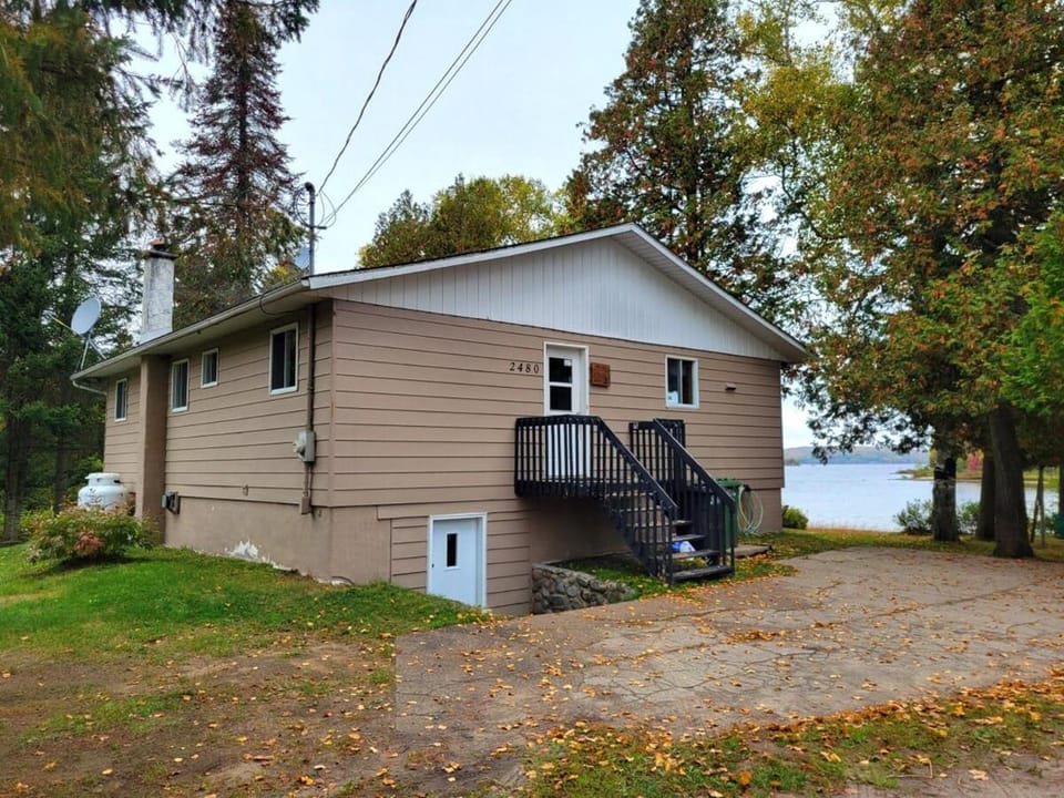 Le Héron - Nominingue Waterfront House in Ontario
