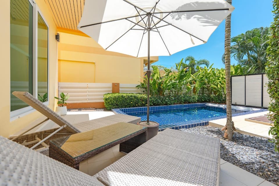 Patio, Day, Garden, Garden view, Pool view, Swimming pool, sunbed