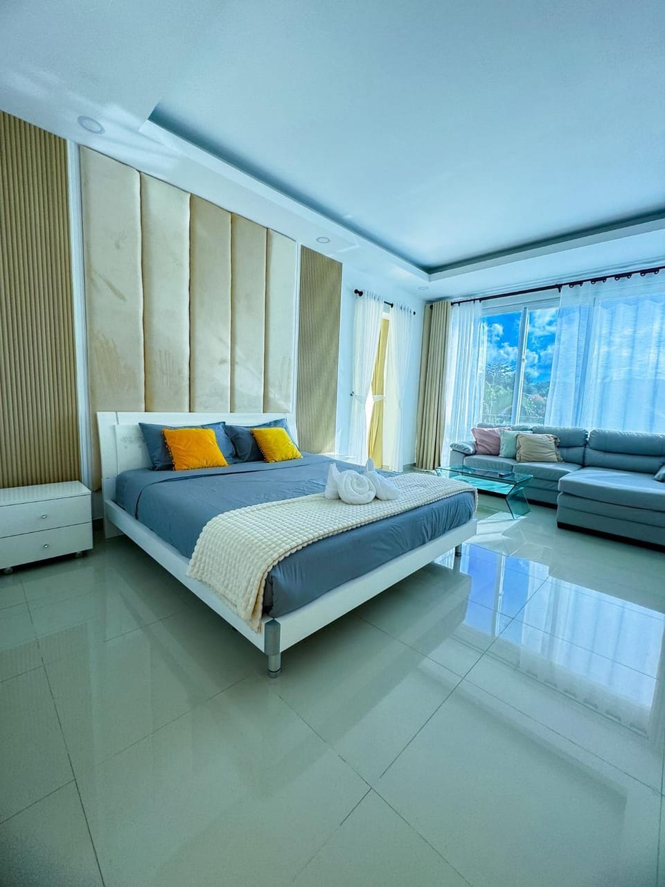Bed, Photo of the whole room, Bedroom