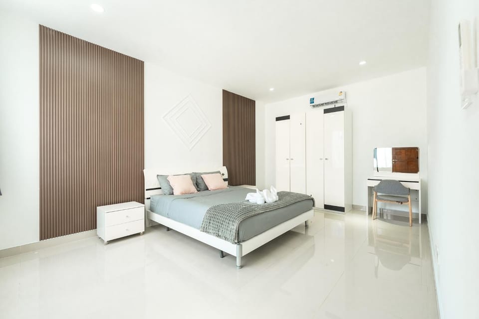 Bed, Photo of the whole room, Bedroom, wardrobe, air conditioner