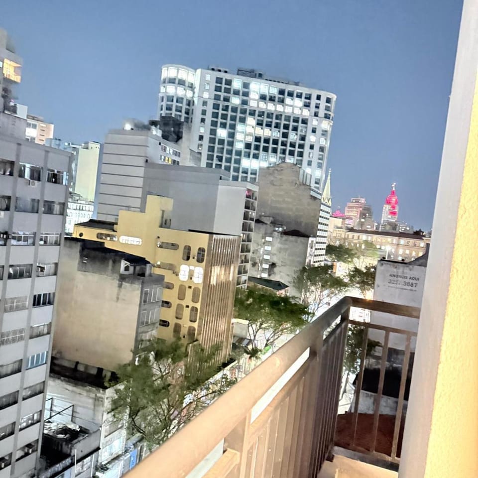 64NV Studio Liberdade SP 300 m Metro Japao, acomoda ate 03 pessoas Apartment in Sao Paulo City
