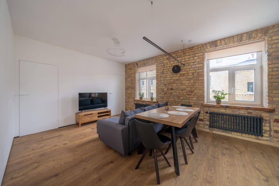 TV and multimedia, Living room, Seating area, Dining area, Evening entertainment