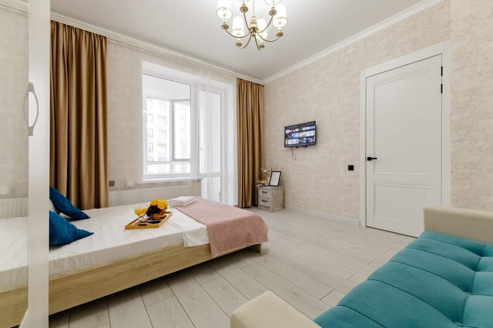 Bed, TV and multimedia, Living room, Photo of the whole room, Seating area, Bedroom, towels, wardrobe