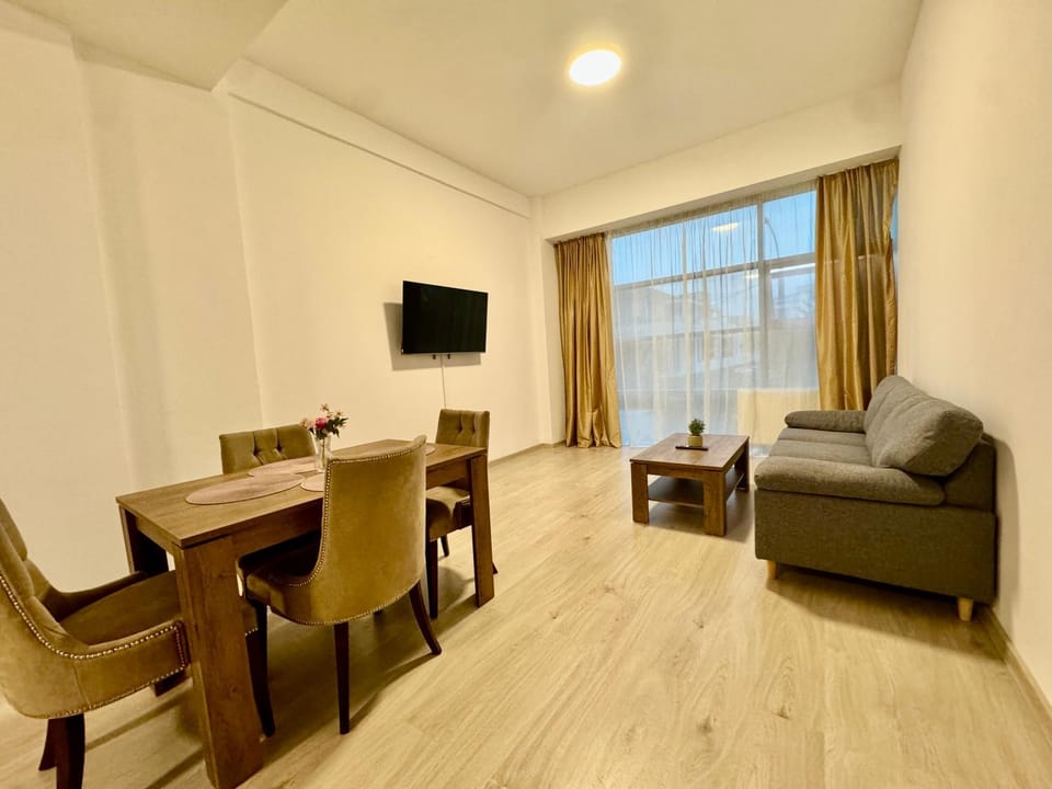 TV and multimedia, Living room, Seating area, Dining area, Evening entertainment