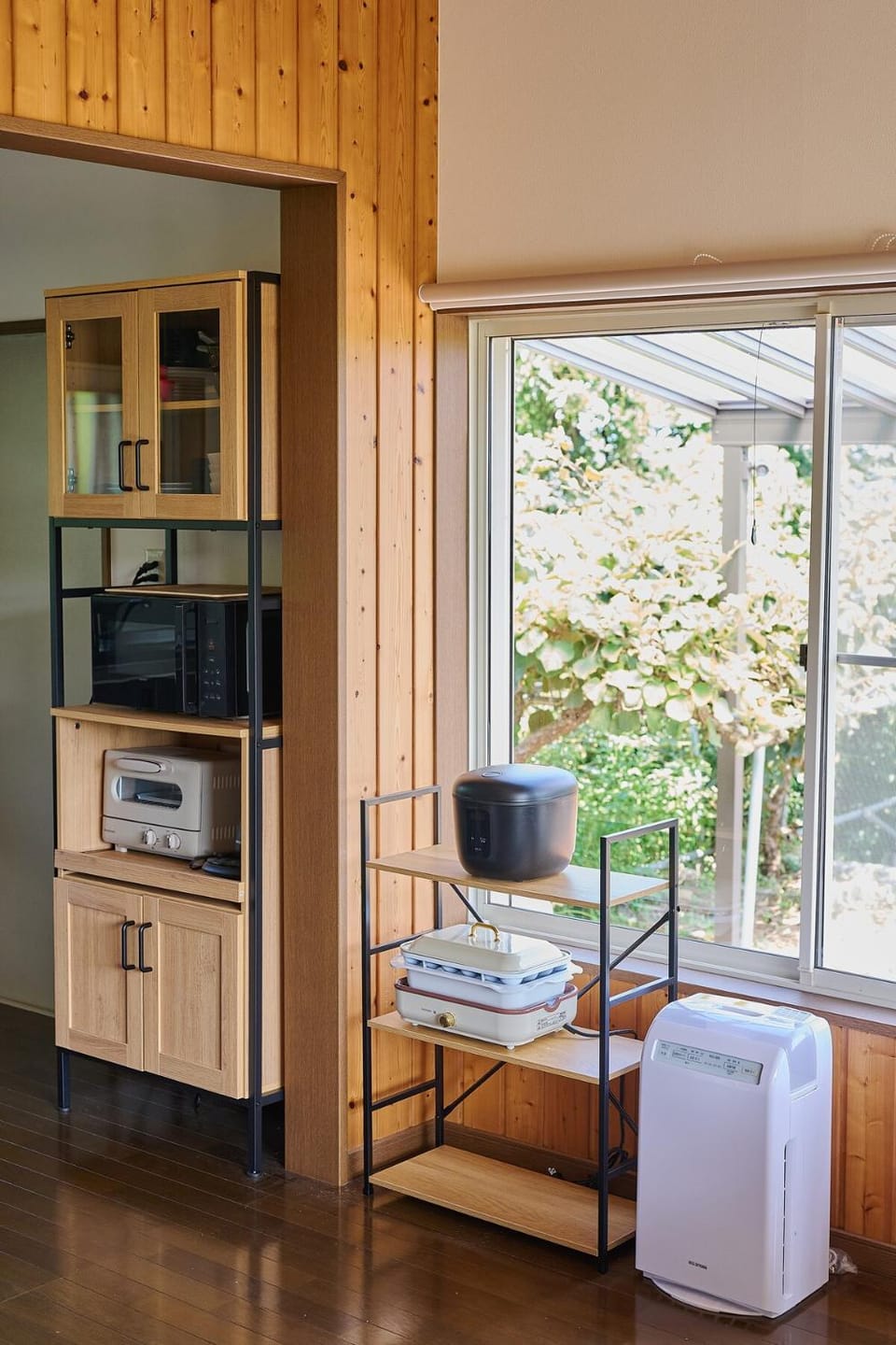 Kitchen or kitchenette, microwave, toaster
