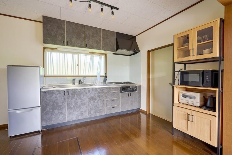 Kitchen or kitchenette, dishwasher, toaster