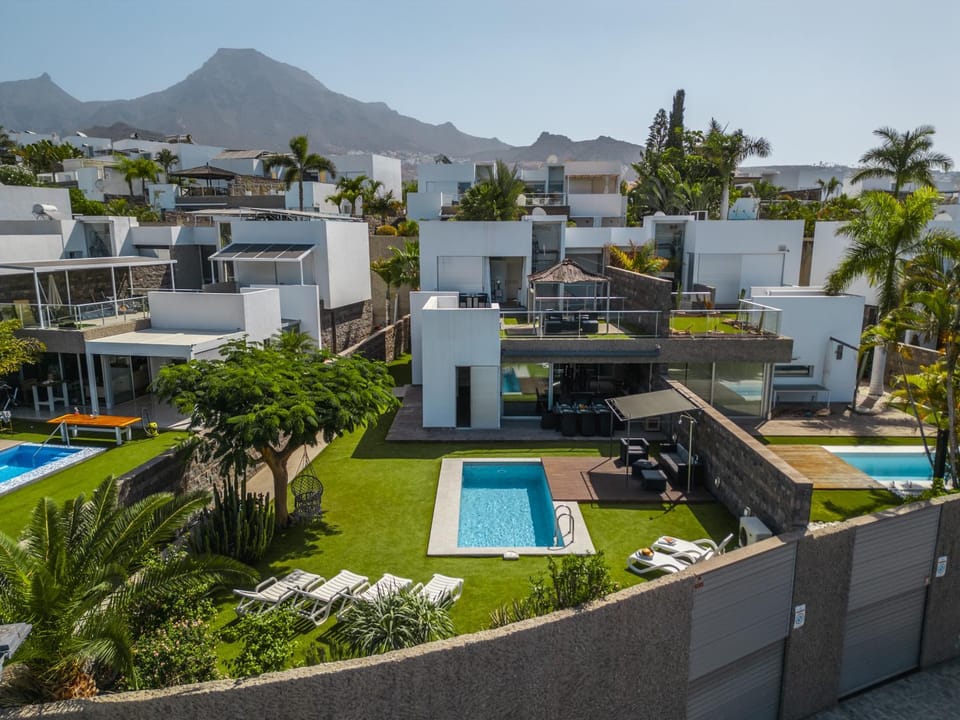 Property building, Pool view