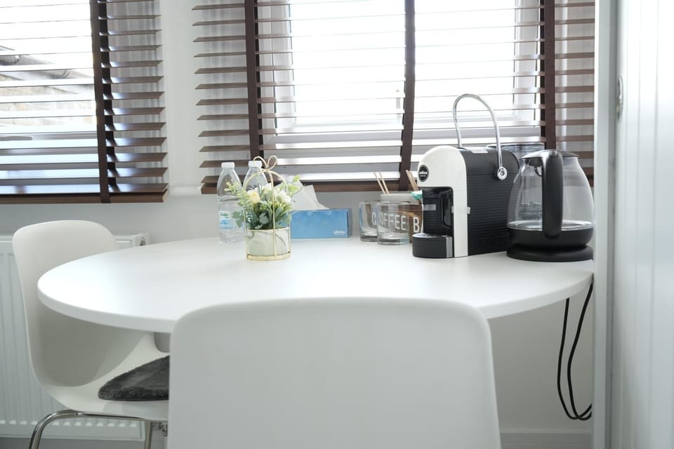 Coffee/tea facilities, Dining area