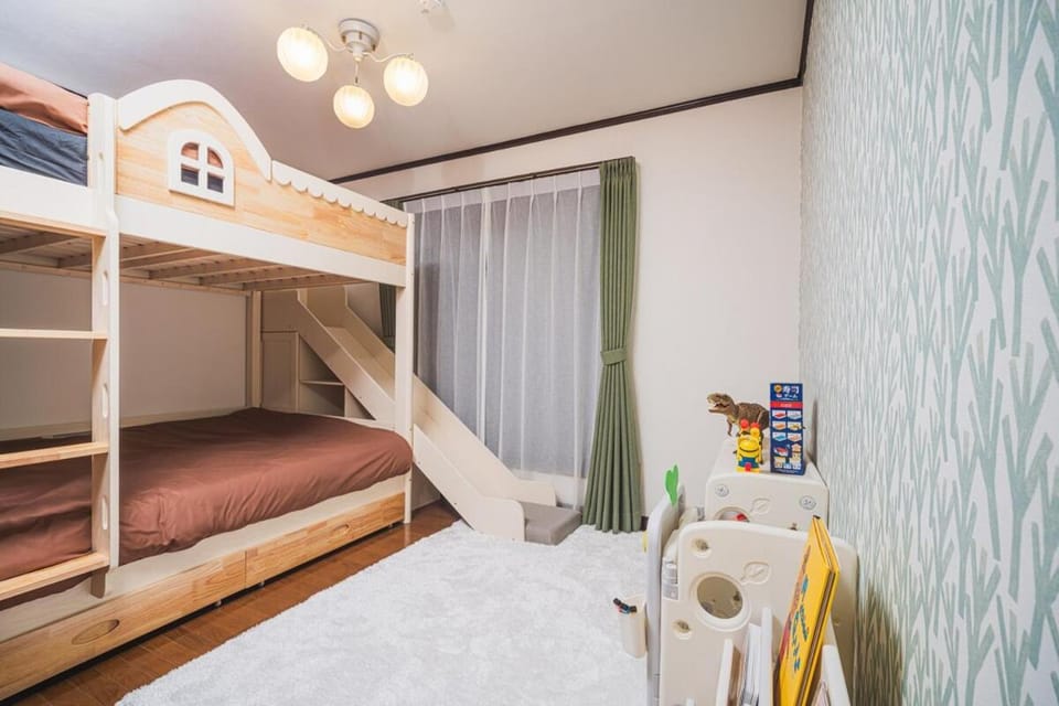 Bed, Photo of the whole room, Bedroom, bunk bed