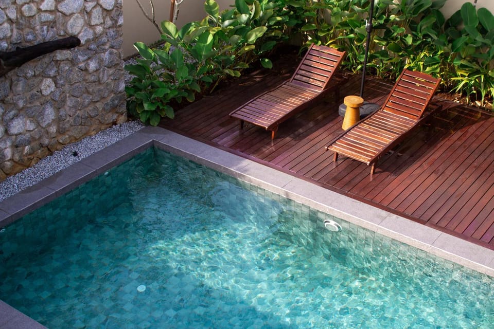 Pool view, Swimming pool, sunbed