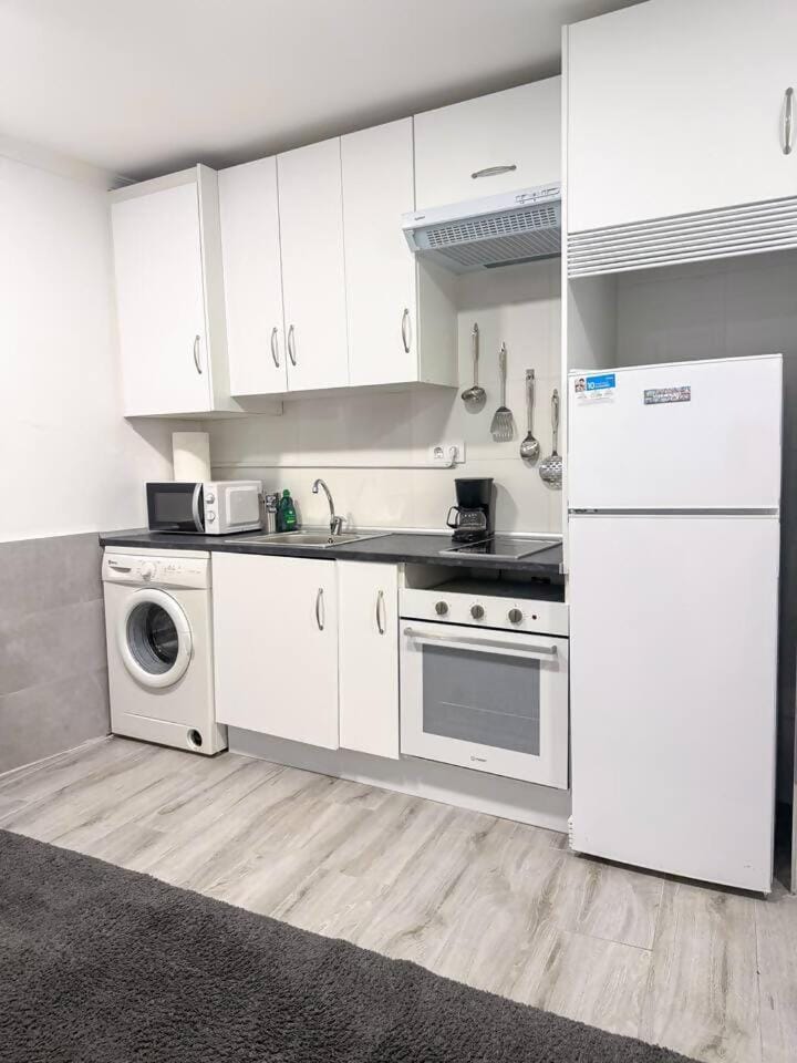 Kitchen or kitchenette, oven, stove