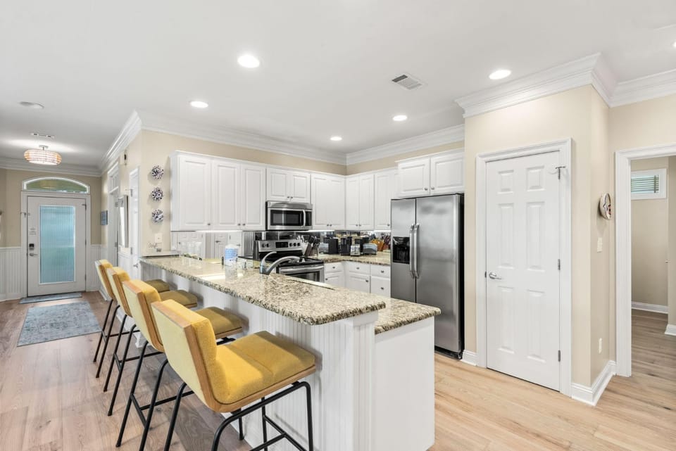 Day, Kitchen or kitchenette, Seating area, furniture, microwave, oven, stove, kitchen