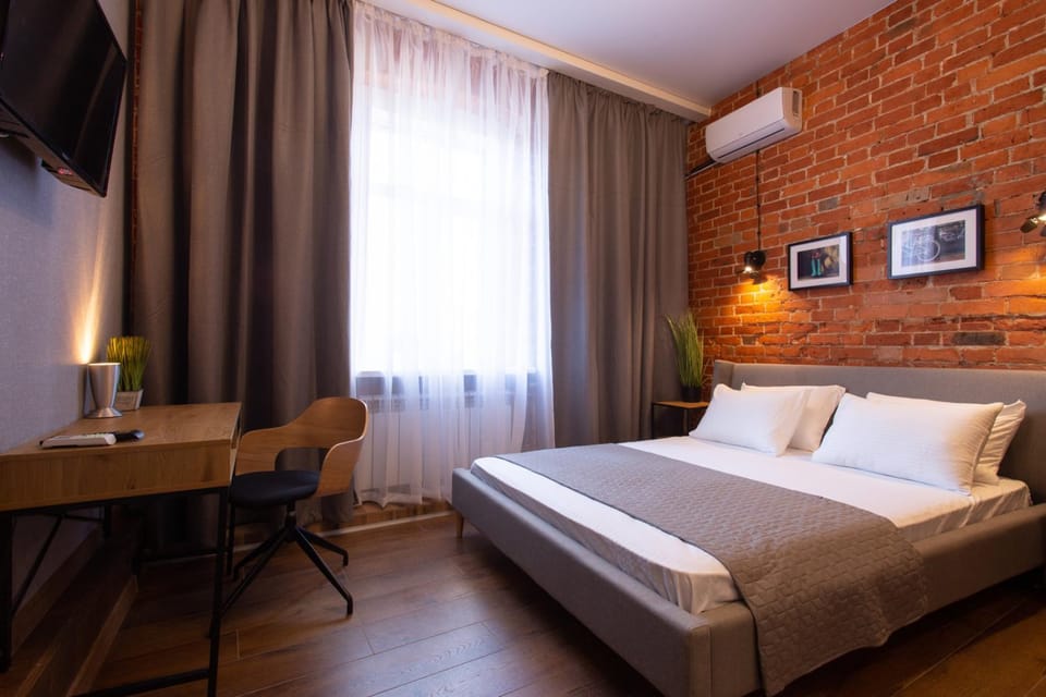 Bed, TV and multimedia, Photo of the whole room, air conditioner