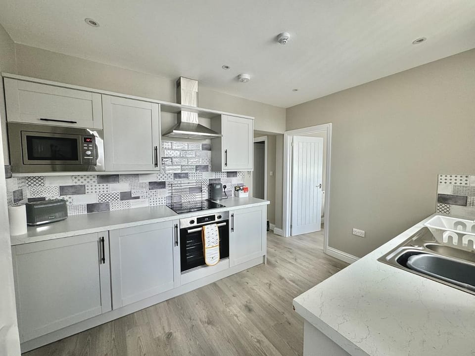 Kitchen or kitchenette, oven, pet friendly, stove, toaster