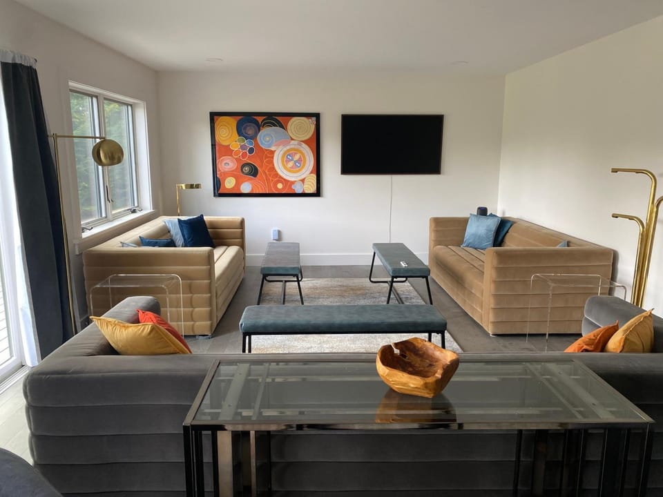 9FR Renovated home with beautiful views, large yard, dogs welcome! Nature lodge in Sugar Hill