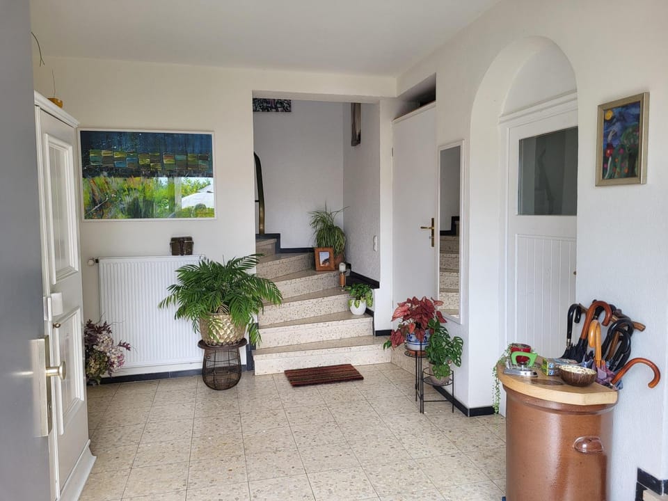 Photo of the whole room, Decorative detail