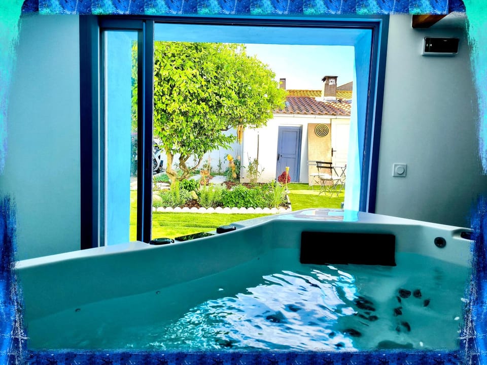 Villa Orchidée Love & Kinky Room Bed and Breakfast in Occitanie