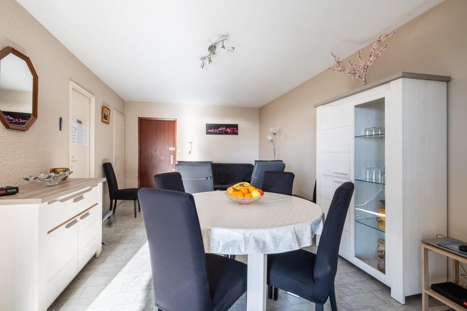 Property building, Kitchen or kitchenette, Living room