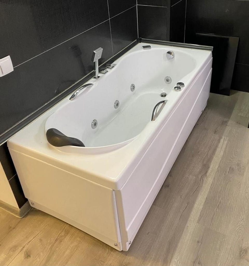 LUX HOT TUB IN BEST TOWEr Apartment in Tbilisi, Georgia