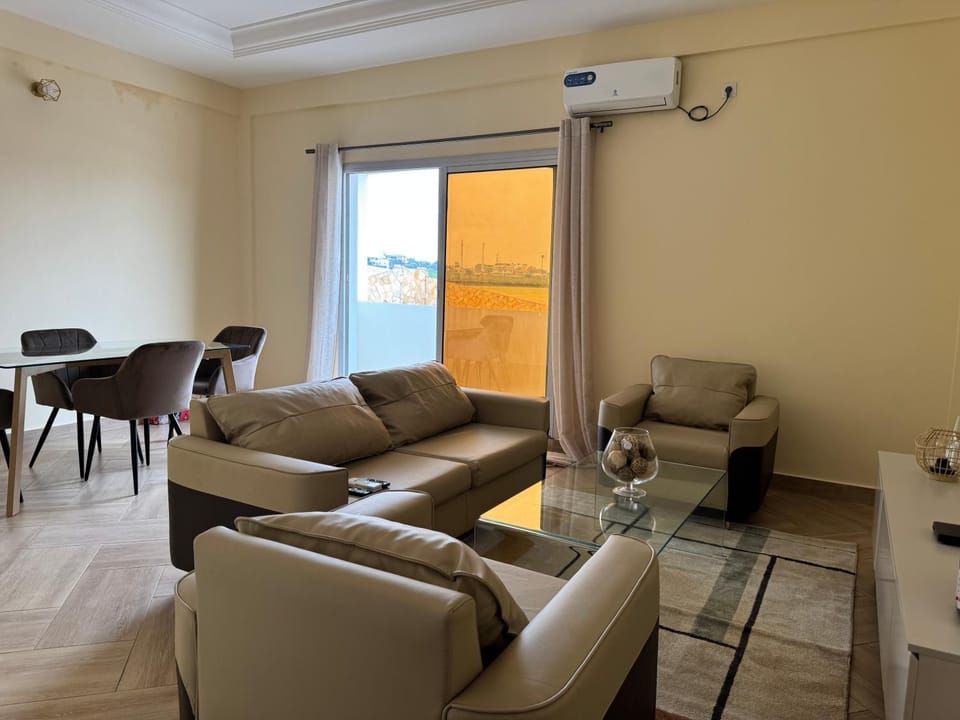 TV and multimedia, Living room, Seating area, Dining area, air conditioner
