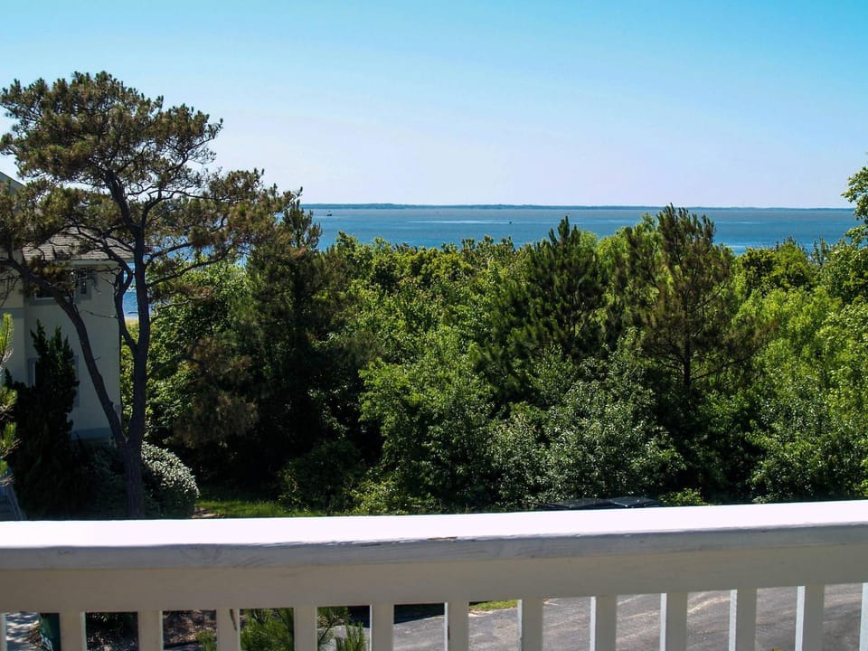 Seaquestered - Corolla, Monteray Shores, Pool, Hot Tub, Pets OK, Community Pool, 700 Yds to Beach House in Corolla