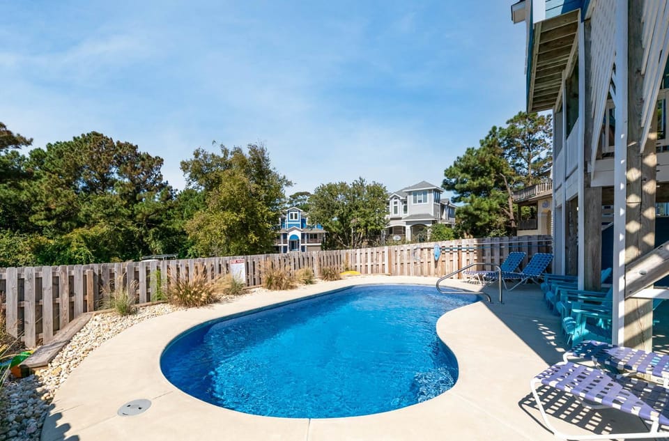 Seaquestered - Corolla, Monteray Shores, Pool, Hot Tub, Pets OK, Community Pool, 700 Yds to Beach House in Corolla