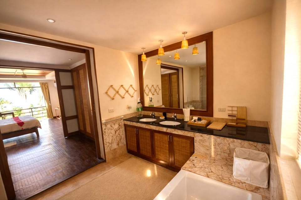 Toilet, Day, Bathroom, Bath, wardrobe