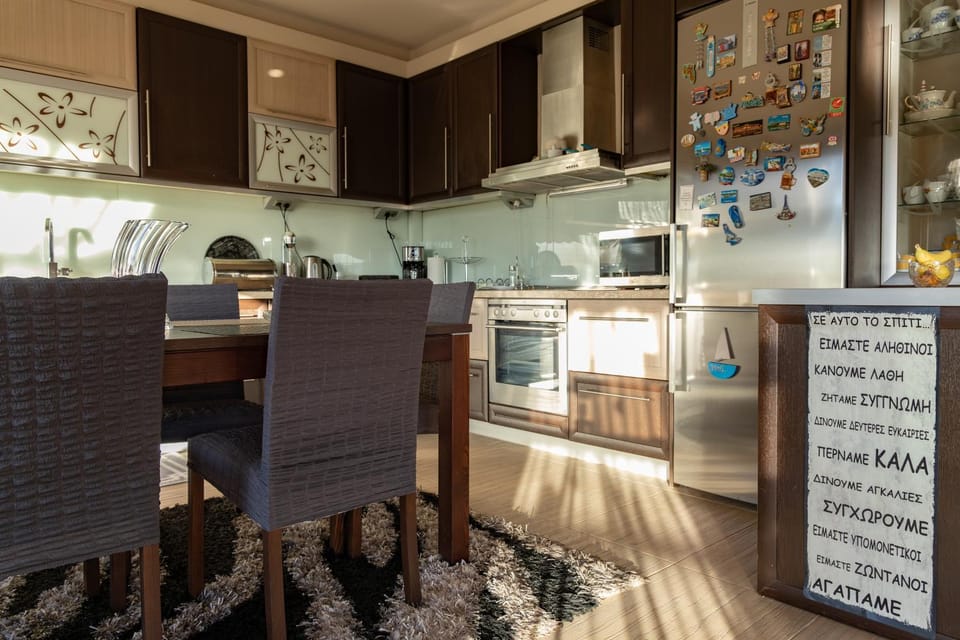 Kitchen or kitchenette, Dining area, oven, stove