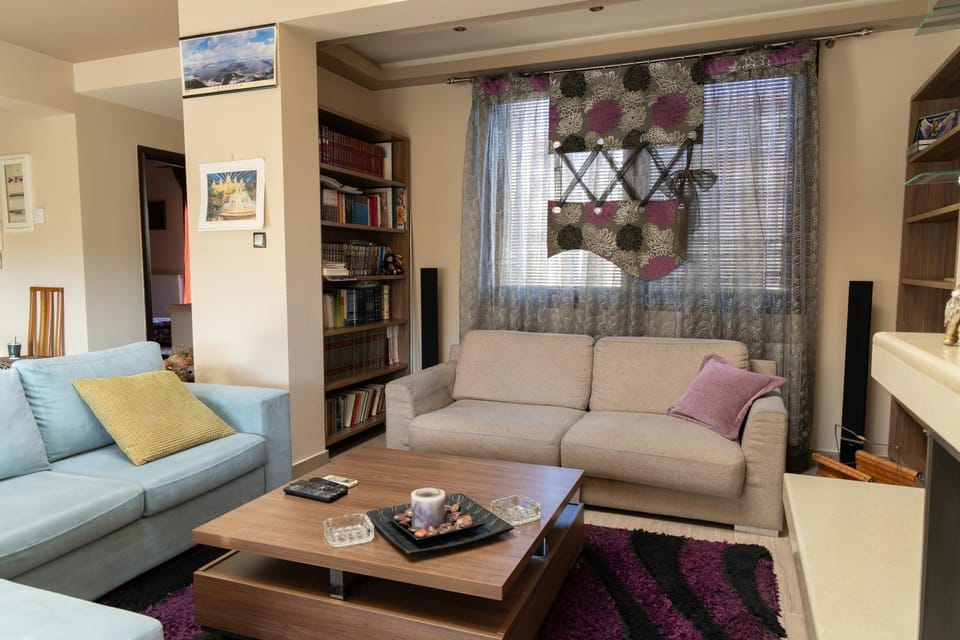 Library, Living room, Seating area