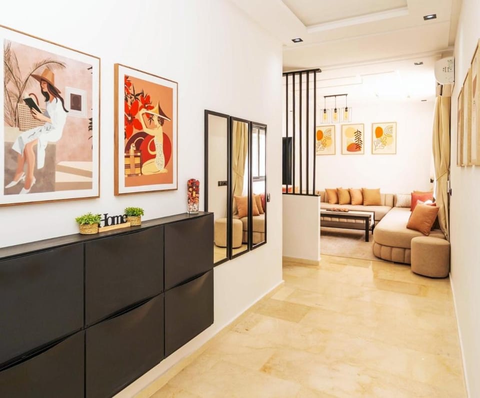 Bed, Living room, Photo of the whole room, Seating area, Bedroom