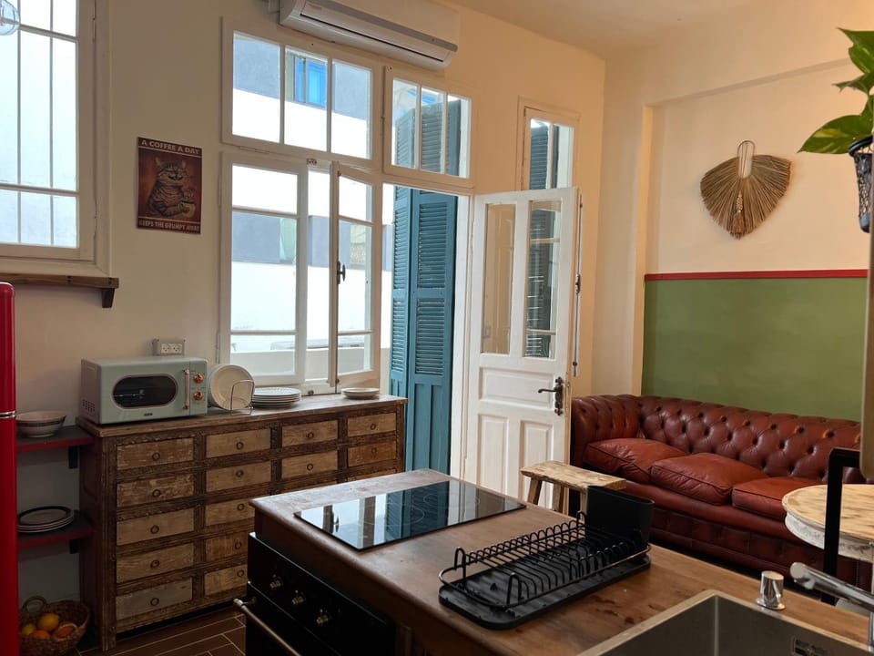 Balcony/Terrace, Kitchen or kitchenette, Living room, Seating area, stove