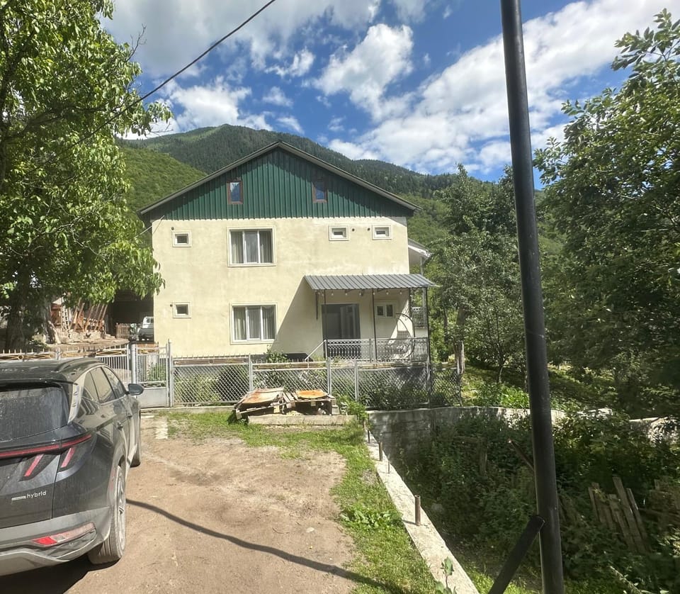 Property building, Natural landscape, Parking