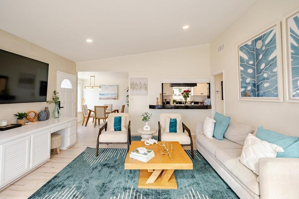 Amazing location, Unique Oceanfront Beach House! House in Manhattan Beach