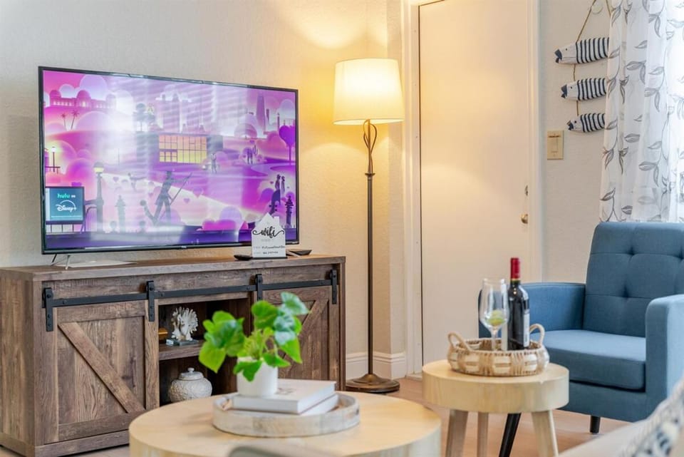 Oceanfront Bliss Cozy 1BR by Beach Free Parking Apartment in Hollywood Beach