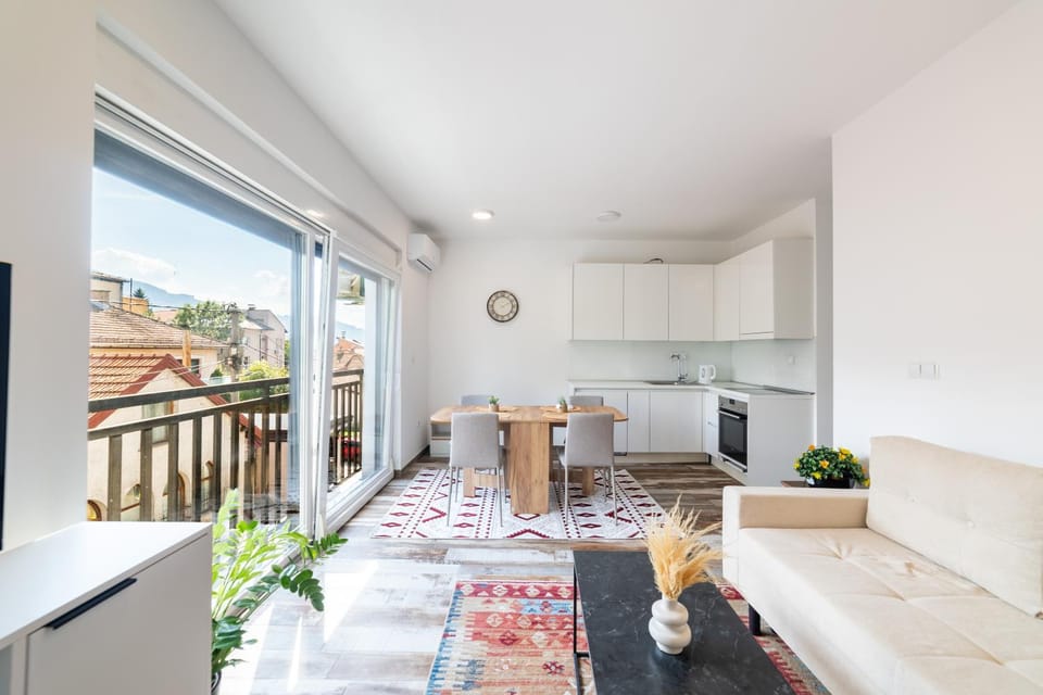 View (from property/room), Balcony/Terrace, Kitchen or kitchenette, Living room, Seating area, Dining area